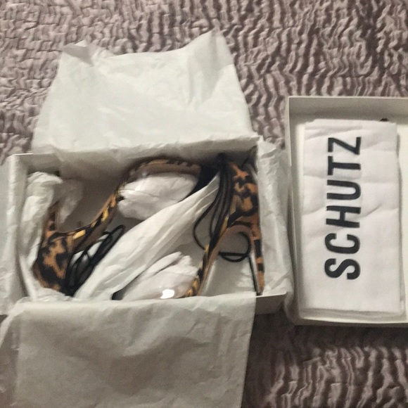 SCHUTZ Shoes - Brand New Schutz animal print leopard heels size 8